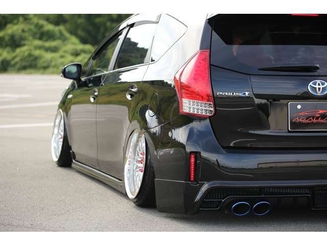 プリウスα　Ｓツーリングセレクション入庫しました！カスタム車両です！エアサス　ＷＯＲＫ　社外マフラー　社外ナビ　リアモニター　シートカバー　カスタム多数の１台です！お気軽にお問い合わせください！