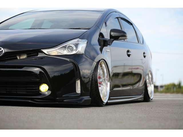 プリウスα　Ｓツーリングセレクション入庫しました！カスタム車両です！エアサス　ＷＯＲＫ　社外マフラー　社外ナビ　リアモニター　シートカバー　カスタム多数の１台です！お気軽にお問い合わせください！