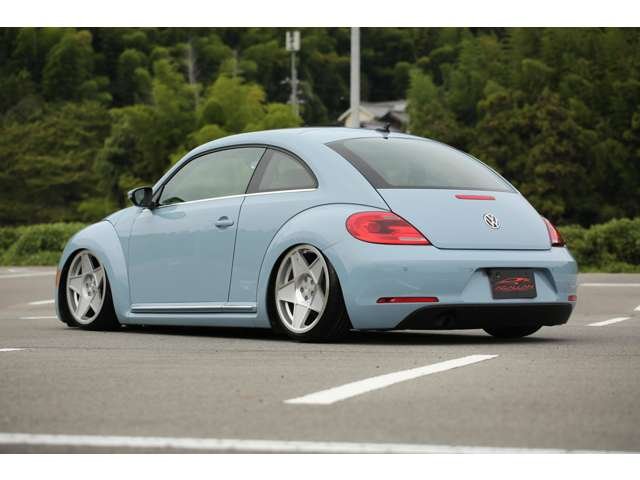 フォルクスワーゲン　ザ・ビートル　入庫しました！　ＡＩＲＭＥＸＴエアサス公認　アルパインナビ　ＵＳサイドマーカー　３ＳＤＭホイール　４本新品タイヤ　エアサスリモコン　社外シフトノブ　カスタム多数です！