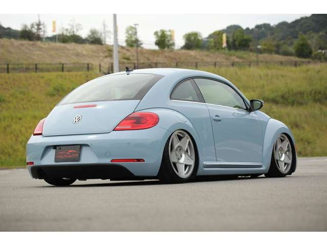 フォルクスワーゲン　ザ・ビートル　入庫しました！　ＡＩＲＭＥＸＴエアサス公認　アルパインナビ　ＵＳサイドマーカー　３ＳＤＭホイール　４本新品タイヤ　エアサスリモコン　社外シフトノブ　カスタム多数です！