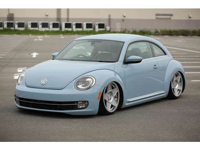 フォルクスワーゲン　ザ・ビートル　入庫しました！　ＡＩＲＭＥＸＴエアサス公認　アルパインナビ　ＵＳサイドマーカー　３ＳＤＭホイール　４本新品タイヤ　エアサスリモコン　社外シフトノブ　カスタム多数です！