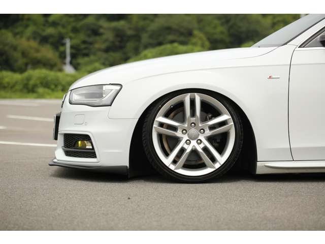 アウディA4アバントSラインパッケージ　入庫しました！エアフォースエアサス　　純正ナビ　バックカメラ　ETC　Bluetooth接続　フォグランプ　エンジンプッシュスタート　お気軽にお問い合わせください。