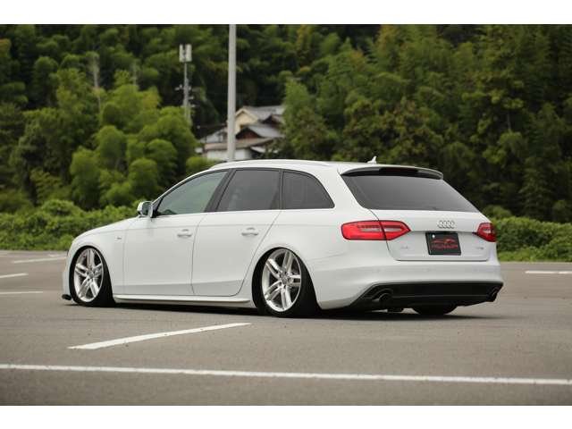 アウディA4アバントSラインパッケージ　入庫しました！エアフォースエアサス　　純正ナビ　バックカメラ　ETC　Bluetooth接続　フォグランプ　エンジンプッシュスタート　お気軽にお問い合わせください。