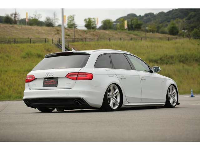 アウディA4アバントSラインパッケージ　入庫しました！エアフォースエアサス　　純正ナビ　バックカメラ　ETC　Bluetooth接続　フォグランプ　エンジンプッシュスタート　お気軽にお問い合わせください。
