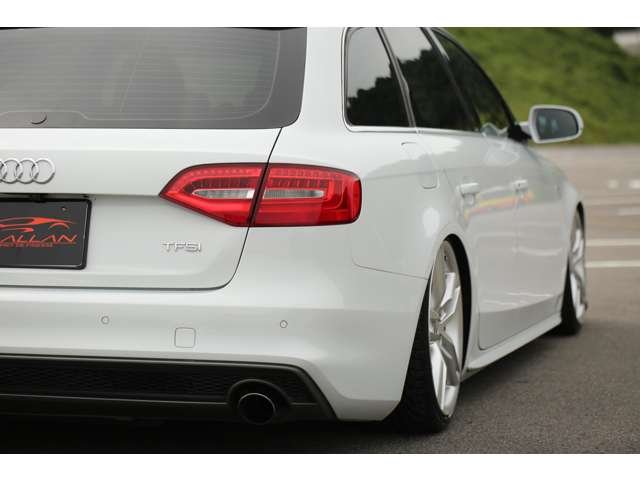 アウディA4アバントSラインパッケージ　入庫しました！エアフォースエアサス　　純正ナビ　バックカメラ　ETC　Bluetooth接続　フォグランプ　エンジンプッシュスタート　お気軽にお問い合わせください。