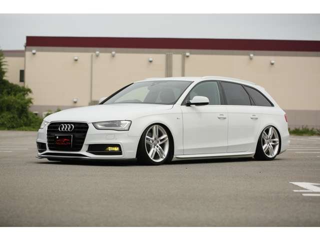 アウディA4アバントSラインパッケージ　入庫しました！エアフォースエアサス　　純正ナビ　バックカメラ　ETC　Bluetooth接続　フォグランプ　エンジンプッシュスタート　お気軽にお問い合わせください。