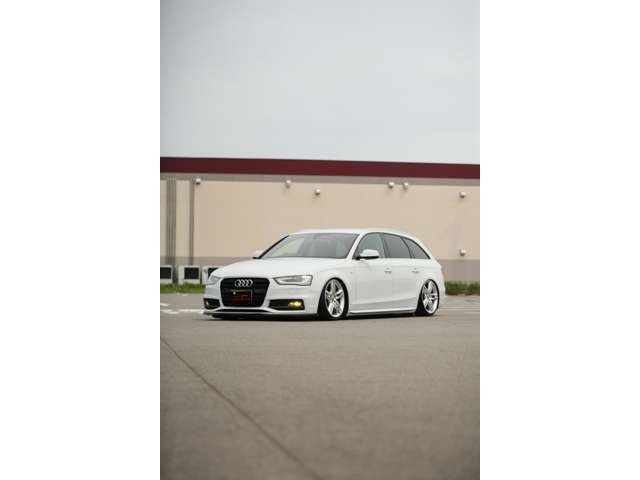 アウディA4アバントSラインパッケージ　入庫しました！エアフォースエアサス　　純正ナビ　バックカメラ　ETC　Bluetooth接続　フォグランプ　エンジンプッシュスタート　お気軽にお問い合わせください。