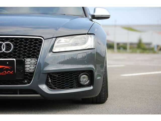 アウディＳ５入庫しました！車高調・２０インチＡＷ　スーパースプリントマフラー　赤革シート　ナビ　バックカメラ　ＣＤ再生　ＤＶＤ再生　リアスポイラー　スロコン　装備充実です！