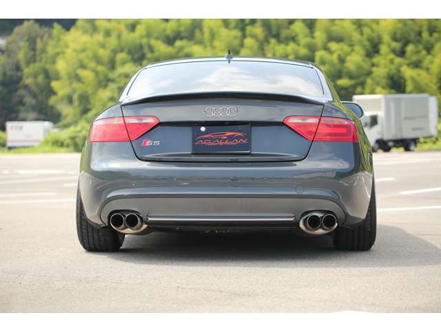 アウディＳ５入庫しました！車高調・２０インチＡＷ　スーパースプリントマフラー　赤革シート　ナビ　バックカメラ　ＣＤ再生　ＤＶＤ再生　リアスポイラー　スロコン　装備充実です！