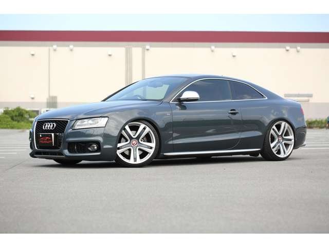 アウディＳ５入庫しました！車高調・２０インチＡＷ　スーパースプリントマフラー　赤革シート　ナビ　バックカメラ　ＣＤ再生　ＤＶＤ再生　リアスポイラー　スロコン　装備充実です！
