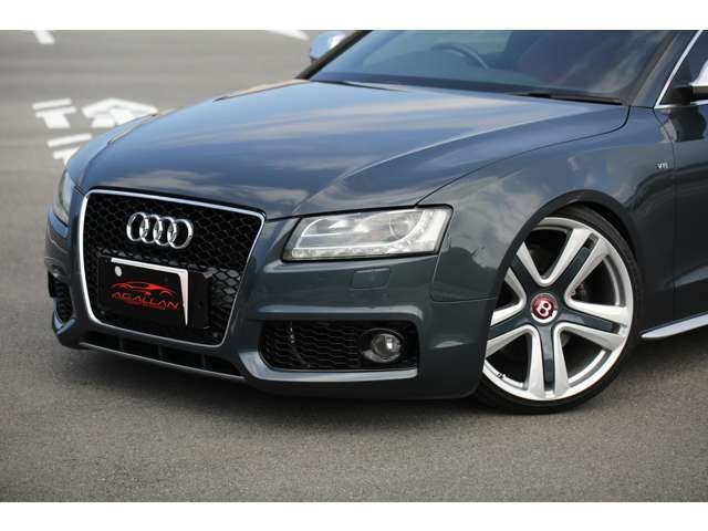 アウディＳ５入庫しました！車高調・２０インチＡＷ　スーパースプリントマフラー　赤革シート　ナビ　バックカメラ　ＣＤ再生　ＤＶＤ再生　リアスポイラー　スロコン　装備充実です！