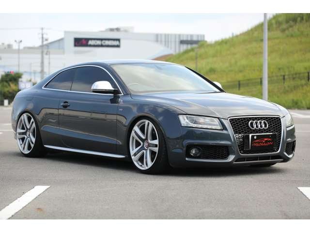 アウディＳ５入庫しました！車高調・２０インチＡＷ　スーパースプリントマフラー　赤革シート　ナビ　バックカメラ　ＣＤ再生　ＤＶＤ再生　リアスポイラー　スロコン　装備充実です！