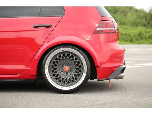 ゴルフＧＴＩ入庫しました！オーバーフェンダー　ＷＯＲＫ１８ＡＷ　社外マフラー　車高調　リアスポイラー　フロントスポイラー　カスタム多数の１台です！お気軽にお問い合わせください！